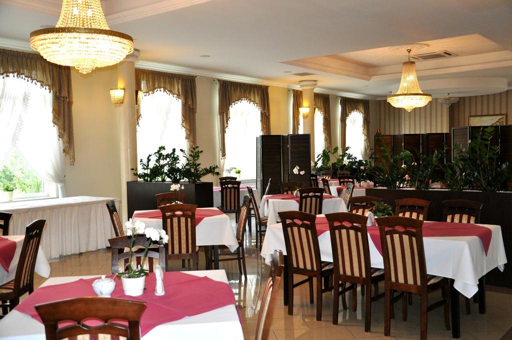 Hotel Korona 제수프 외부 사진